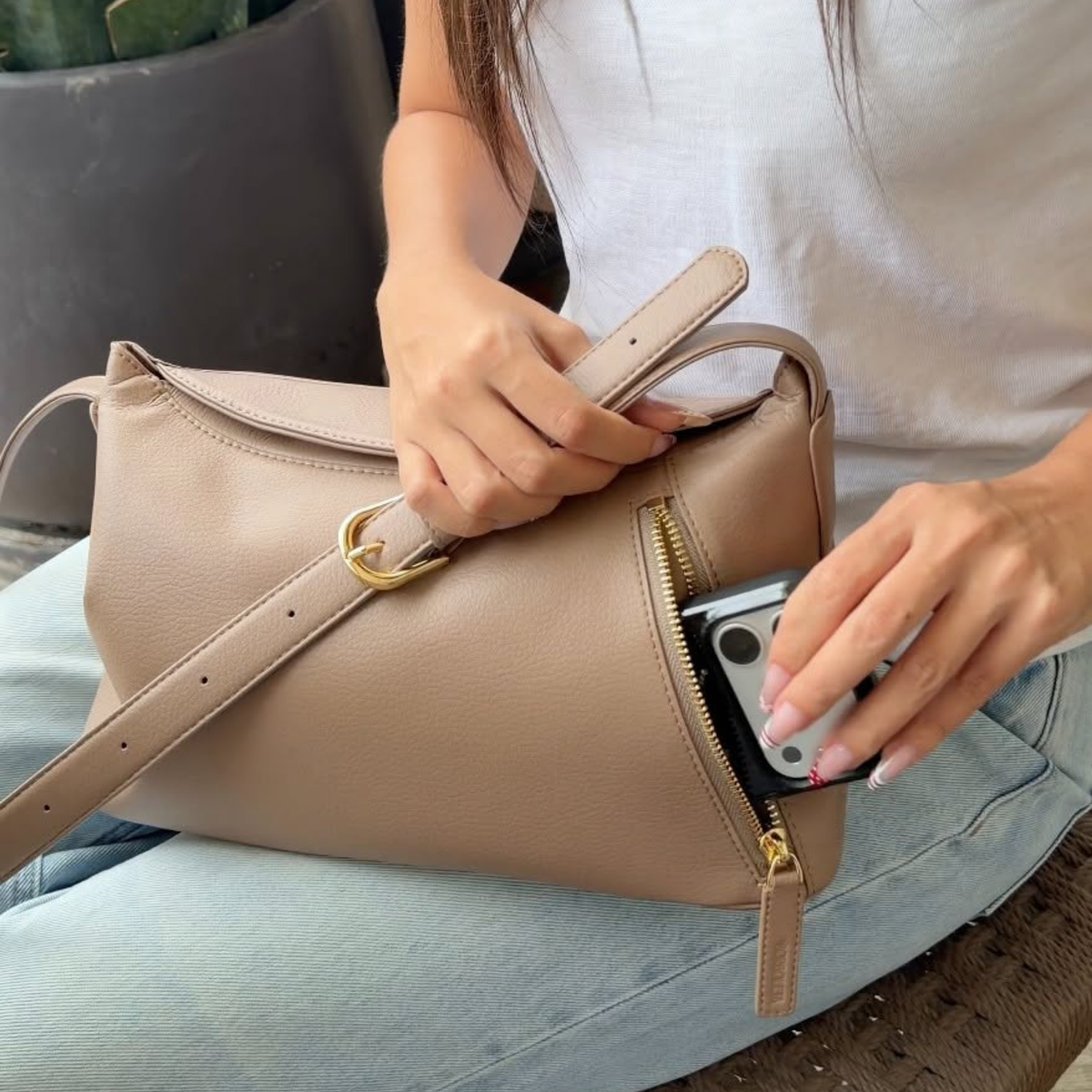 #color_taupe